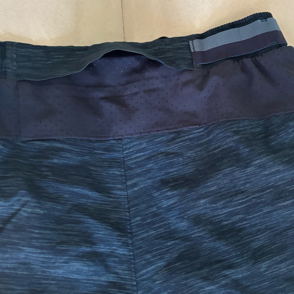 Lululemon Surge Shorts 4” Lined Size S - Picture 10 of 11